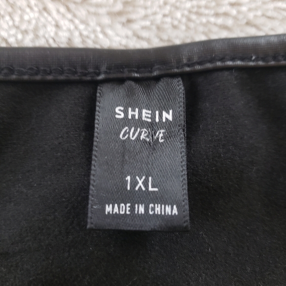 Shein Black crop top - Picture 2 of 2